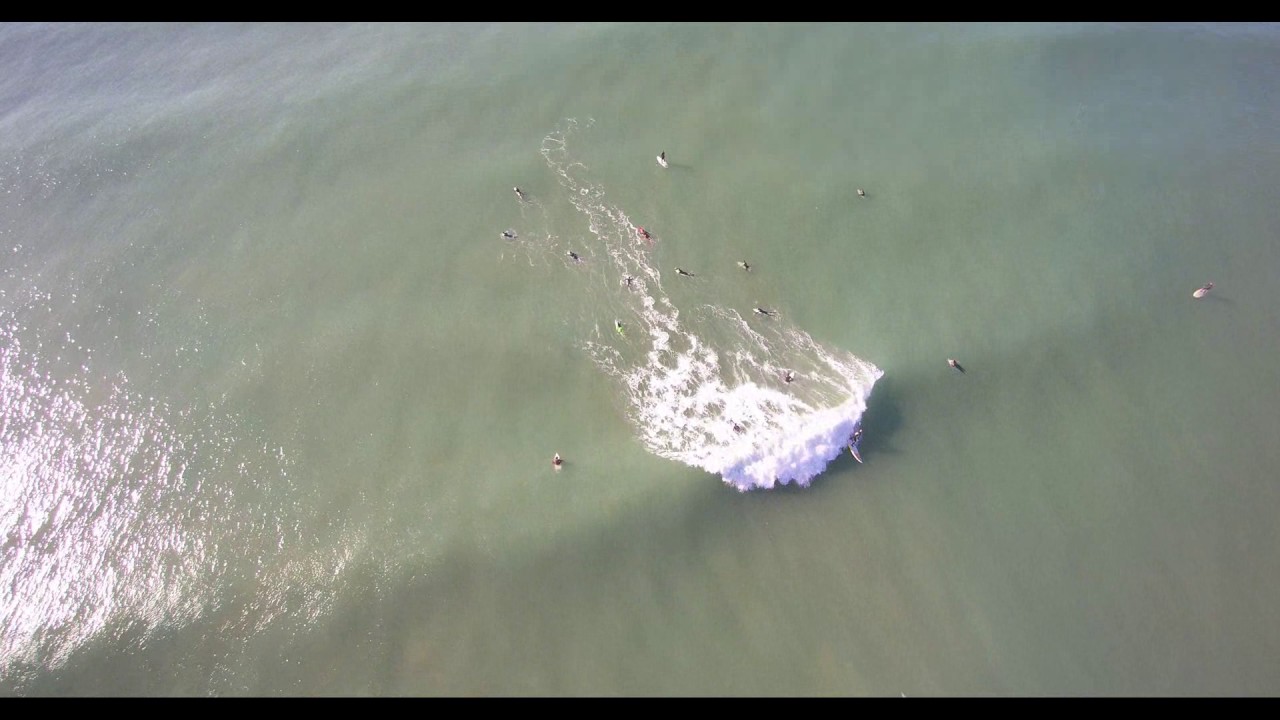 Surf en caños de meca: descubre las mejores olas y consejos para disfrutar de esta playa 1 surf en caños de meca